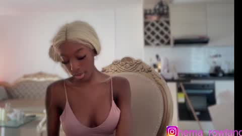Snapshot of evelyn_jhonson3 chatting on December 3, 2024, 6:49 pm E V E L Y N online show from December 3, 2024, 6:49 pm