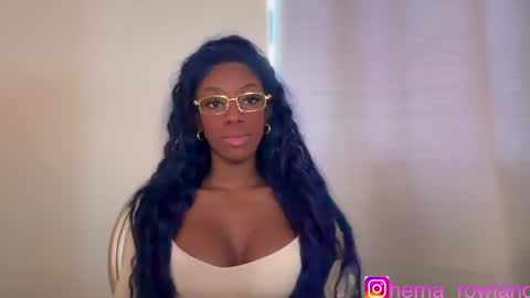 Snapshot of evelyn_jhonson3 chatting on December 21, 2024, 1:42 pm E V E L Y N online show from December 21, 2024, 1:42 pm