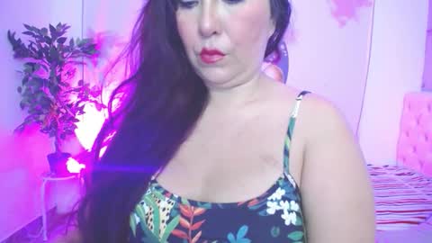 Snapshot of evelyn_mature19 chatting on September 14, 2025, 7:02 pm Juliana online show from September 14, 2025, 7:02 pm