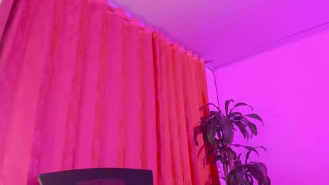 Evelyn Sandoval online show from March 31, 2026, 2:02 am