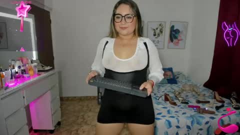 Snapshot of evelyn_squirts chatting on June 1, 2026, 10:44 pm Evelyn online show from June 1, 2026, 10:44 pm