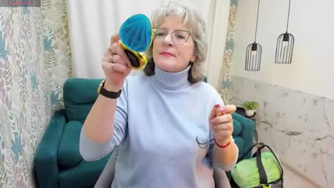 Evelyn online show from May 5, 2026, 5:15 am