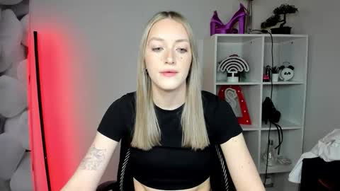 evelynblond online show from February 18, 2026, 6:31 am