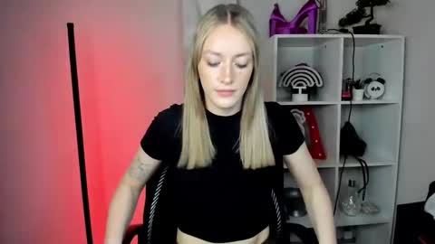 evelynblond online show from February 24, 2026, 2:04 pm