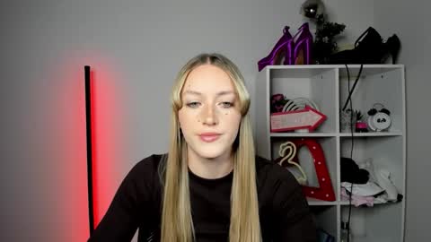 evelynblond online show from May 5, 2026, 12:24 pm