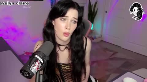 Snapshot of evelynclaire chatting on March 12, 2025, 7:02 am Evelyn Claire online show from March 12, 2025, 7:02 am