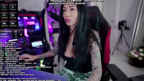 Snapshot of evelyne92 chatting on February 22, 2025, 9:59 pm Evelyne online show from February 22, 2025, 9:59 pm