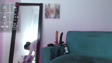 Evelyn martinez  online show from April 7, 2026, 7:58 pm