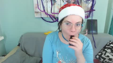 Everly online show from December 25, 2024, 4:54 pm