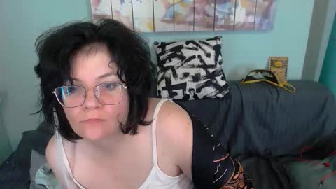 Everly online show from September 22, 2025, 7:10 am