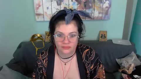 Everly online show from October 2, 2025, 12:45 pm