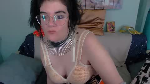 Everly online show from November 6, 2025, 8:54 pm