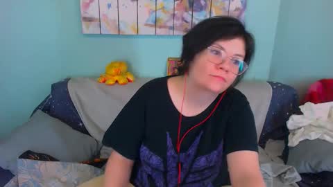 Everly online show from February 15, 2026, 5:37 am