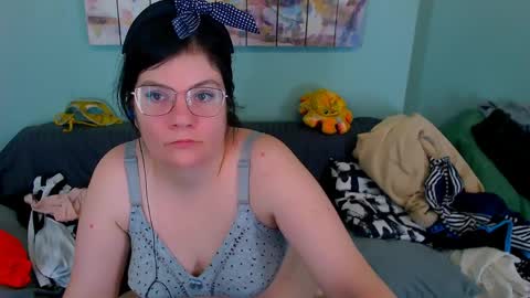 Everly online show from April 8, 2026, 12:27 pm