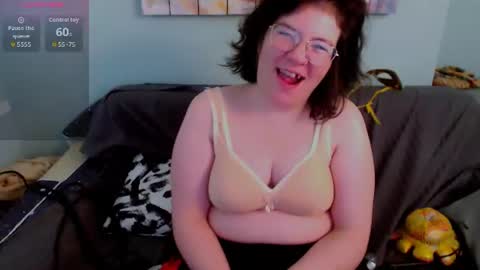 Snapshot of everly_rays chatting on June 22, 2026, 12:13 pm Everly online show from June 22, 2026, 12:13 pm