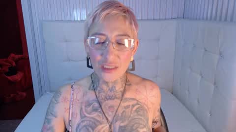 Snapshot of everlyn_sexx chatting on March 1, 2026, 3:36 pm everlyn_sexx online show from March 1, 2026, 3:36 pm