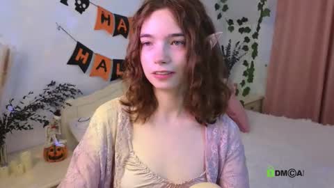 evi_brook online show from October 22, 2025, 1:44 pm