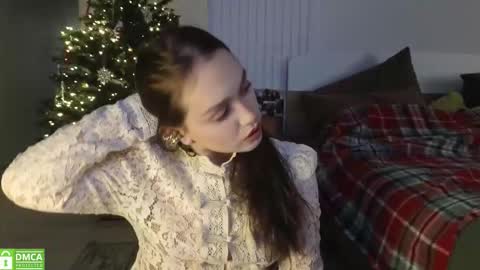 evi_woow online show from December 3, 2025, 8:07 pm