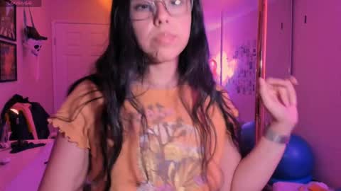 Snapshot of evie_luna chatting on May 2, 2026, 3:44 am Evie Luna online show from May 2, 2026, 3:44 am