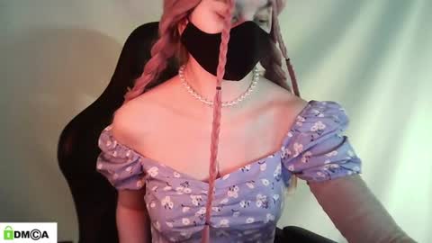 Snapshot of evie_muna chatting on June 22, 2026, 2:57 am Renesme White Im here from Monday to Friday online show from June 22, 2026, 2:57 am