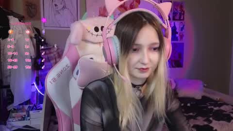 Snapshot of evie_rosen chatting on February 6, 2025, 9:06 pm Evie online show from February 6, 2025, 9:06 pm