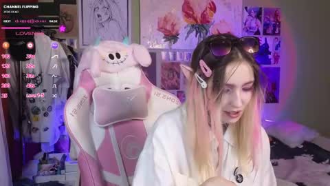 Snapshot of evie_rosen chatting on February 19, 2025, 1:18 am Evie online show from February 19, 2025, 1:18 am