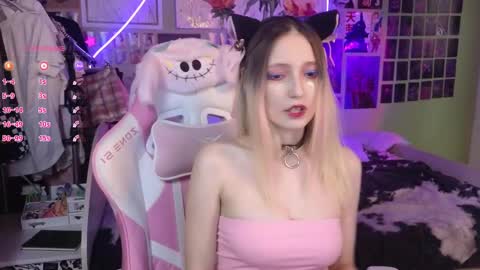 Snapshot of evie_rosen chatting on February 22, 2025, 9:04 pm Evie online show from February 22, 2025, 9:04 pm