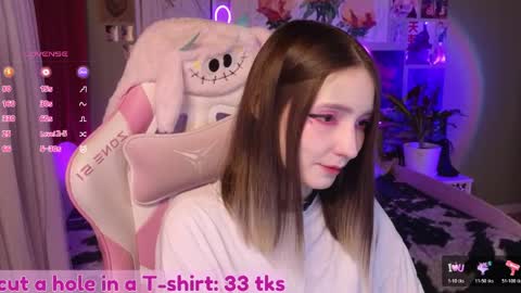 Evie online show from April 12, 2026, 10:37 pm