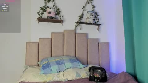 Ivi Alejandra  online show from April 20, 2026, 10:33 pm