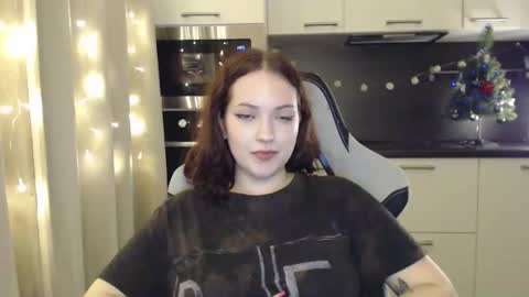 Snapshot of eviik chatting on December 21, 2024, 11:45 pm Lessie online show from December 21, 2024, 11:45 pm