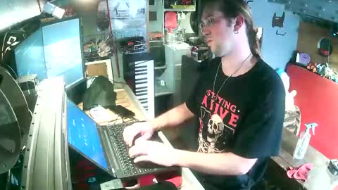 Snapshot of evpierce chatting on February 19, 2025, 7:06 am EvPierce online show from February 19, 2025, 7:06 am