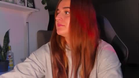 Snapshot of evy_orange1 chatting on February 12, 2026, 11:33 pm EVY online show from February 12, 2026, 11:33 pm