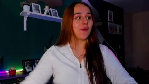Snapshot of evy_orange1 chatting on May 13, 2026, 12:19 am EVY online show from May 13, 2026, 12:19 am