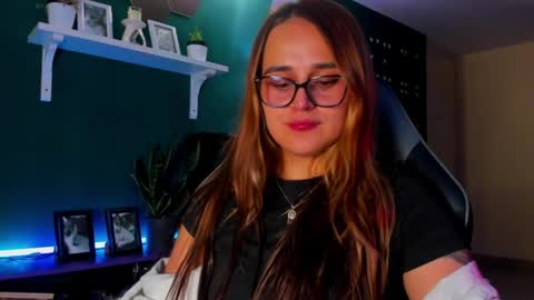 Snapshot of evy_orange1 chatting on June 5, 2026, 12:28 am EVY online show from June 5, 2026, 12:28 am