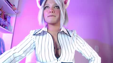 Im Evy online show from February 9, 2025, 3:32 am