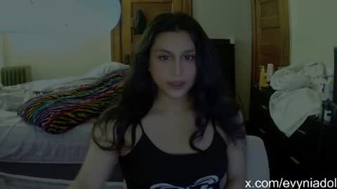 Snapshot of evyniadoll chatting on July 28, 2026, 3:21 pm Avelyn Evynia online show from July 28, 2026, 3:21 pm