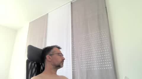 Snapshot of exhibit77 chatting on July 10, 2026, 11:24 am exhibit77 online show from July 10, 2026, 11:24 am