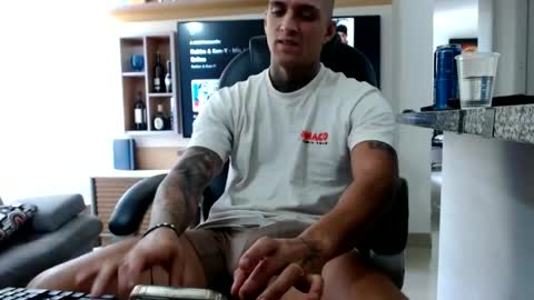 Snapshot of exotic_dude chatting on June 21, 2026, 5:04 pm camilo online show from June 21, 2026, 5:04 pm