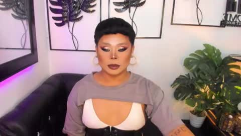 Snapshot of exotic_lindsay chatting on June 15, 2026, 5:04 pm Lindsay online show from June 15, 2026, 5:04 pm