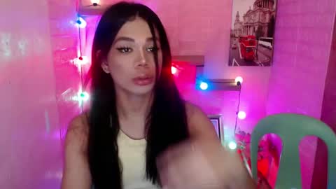 Snapshot of exoticblacknicaxxx chatting on December 17, 2024, 12:00 pm Nica online show from December 17, 2024, 12:00 pm