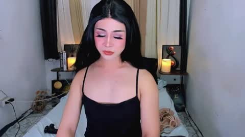 expensive_elise online show from June 13, 2026, 5:44 pm