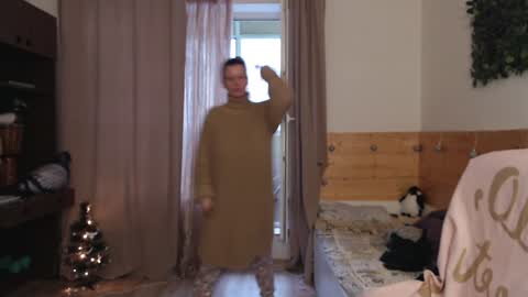 Crystal online show from January 11, 2025, 7:49 am