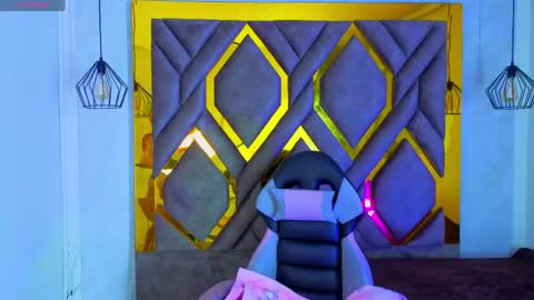 Snapshot of ey_im_simone_ chatting on May 6, 2026, 12:10 pm online show from May 6, 2026, 12:10 pm