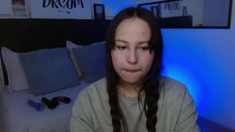 eymmy_24 online show from September 17, 2025, 2:46 am