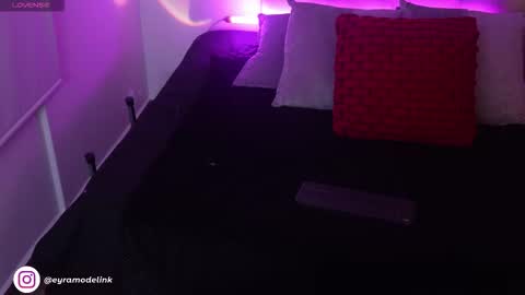 IG eyramodelink online show from November 30, 2025, 10:47 pm