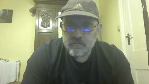 Snapshot of f1zzeek chatting on April 25, 2026, 10:29 pm f1zzeek online show from April 25, 2026, 10:29 pm