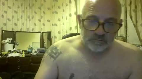 Snapshot of f1zzeek chatting on May 26, 2026, 12:28 am f1zzeek online show from May 26, 2026, 12:28 am