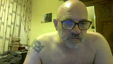 Snapshot of f1zzeek chatting on June 19, 2026, 10:13 pm f1zzeek online show from June 19, 2026, 10:13 pm