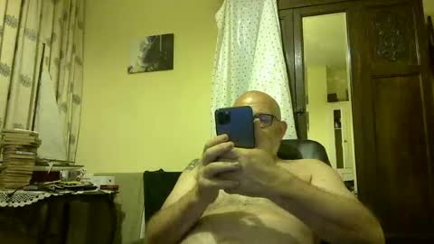 Snapshot of f1zzeek chatting on July 4, 2026, 11:44 pm f1zzeek online show from July 4, 2026, 11:44 pm