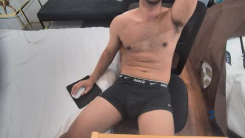 fabiano_hernandes30 online show from April 26, 2026, 8:39 pm